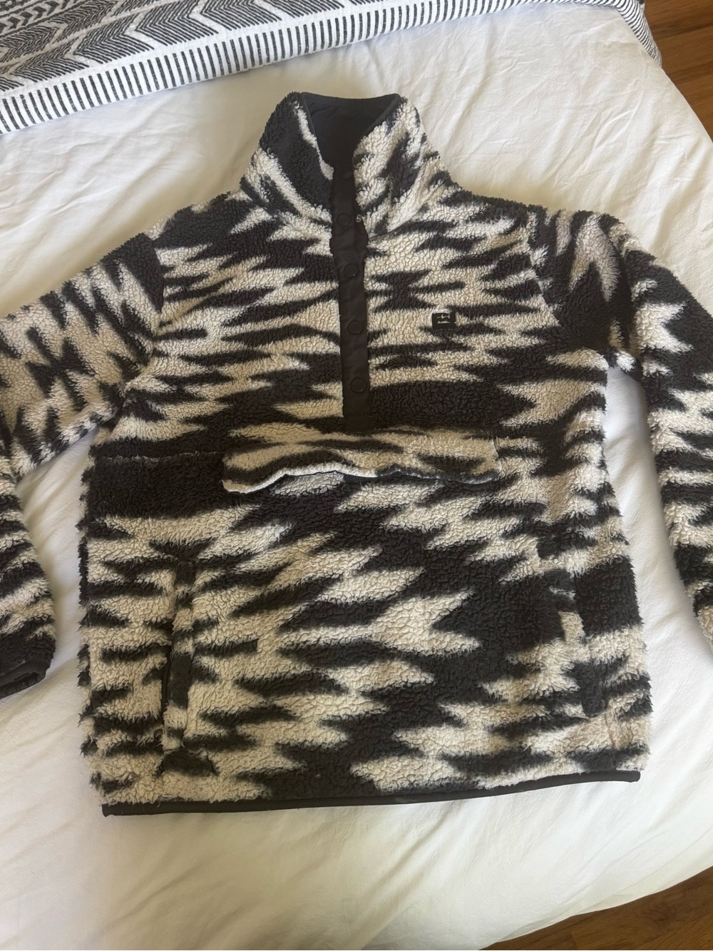 Billabong Black and Cream Sherpa Jacket - Adventure Division